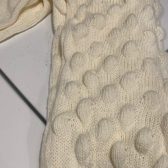 NWT Bobble Sweater from H & M Sz L color cream.  This is gorgeous - Picture 11 of 14